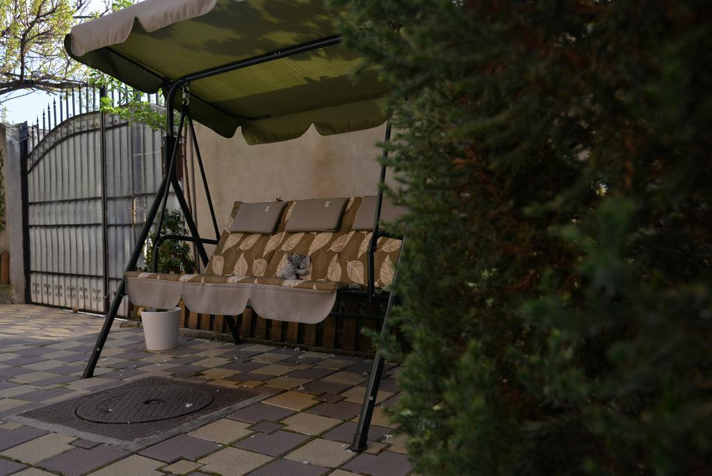Collosal Apartment With Garden Бухарест Экстерьер фото