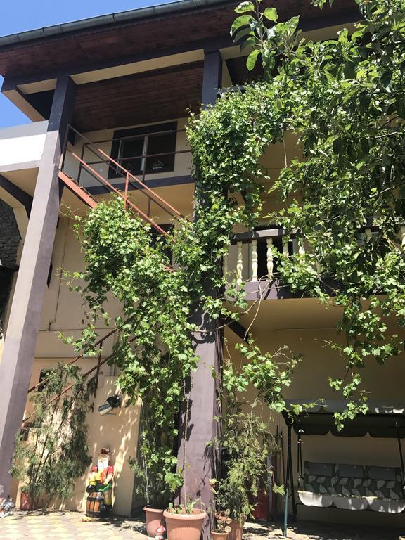 Collosal Apartment With Garden Бухарест Экстерьер фото