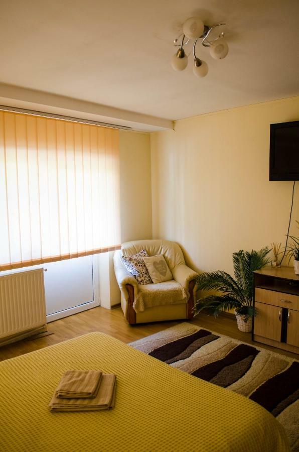 Collosal Apartment With Garden Бухарест Экстерьер фото