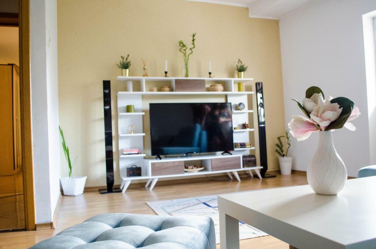 Collosal Apartment With Garden Бухарест Экстерьер фото