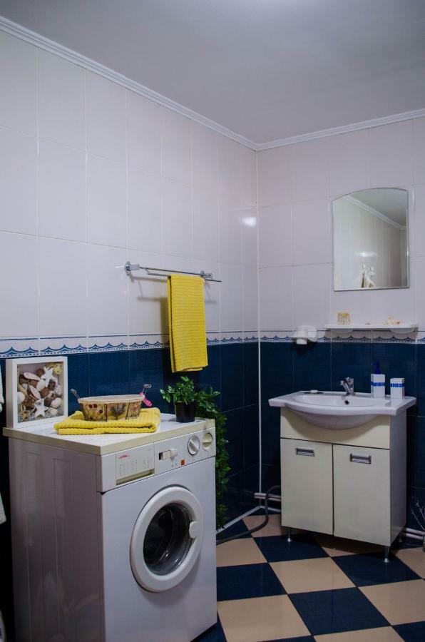 Collosal Apartment With Garden Бухарест Экстерьер фото